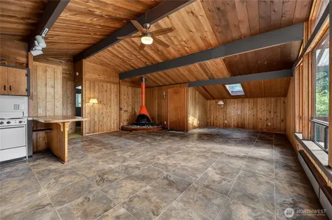 819 E Madrona Boulevard NW Lakebay WA 98349