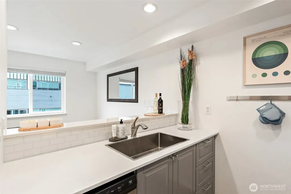 1926 Fairview Avenue E Seattle WA 98102