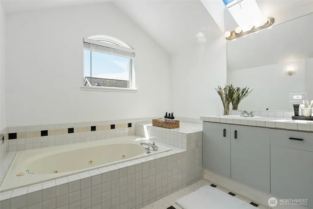1926 Fairview Avenue E Seattle WA 98102