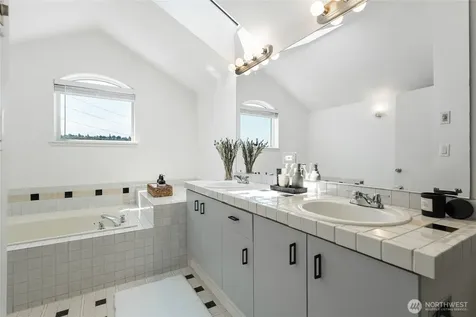 1926 Fairview Avenue E Seattle WA 98102