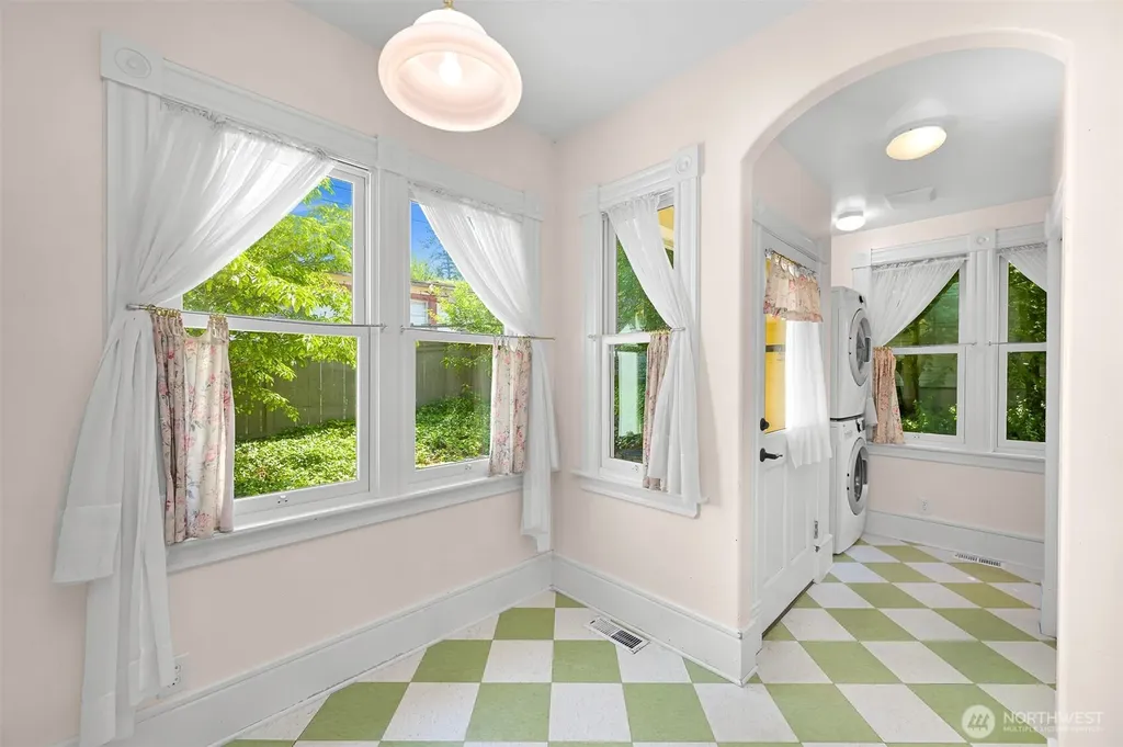 306 Potter Bellingham WA 98225