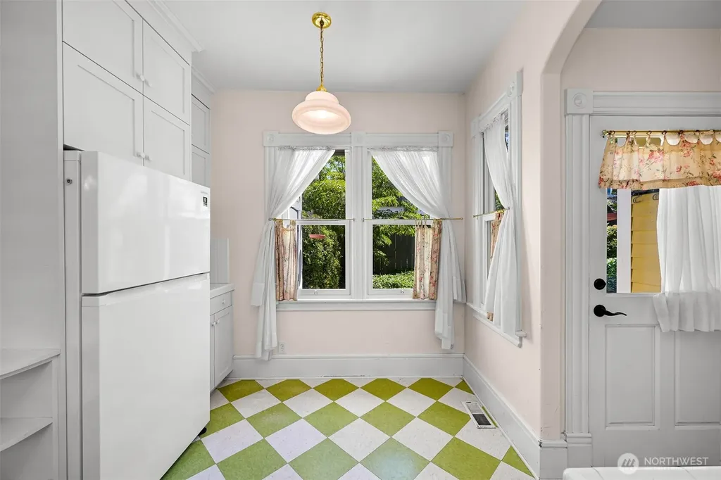306 Potter Bellingham WA 98225