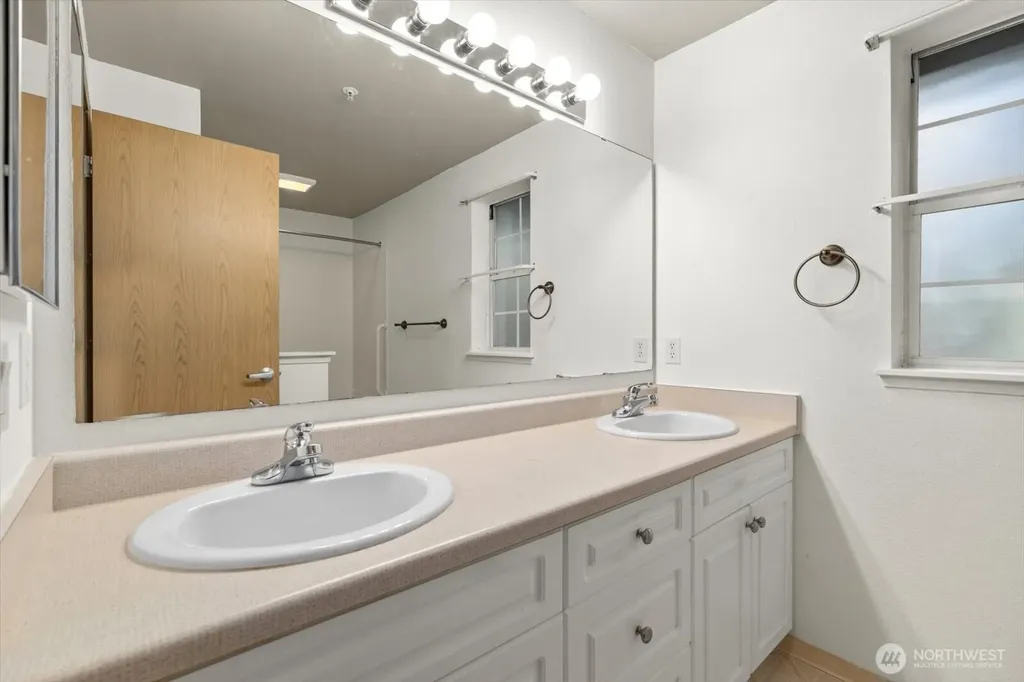 23339 Cedar Way Mountlake Terrace WA 98043