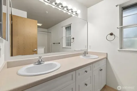 23339 Cedar Way Mountlake Terrace WA 98043