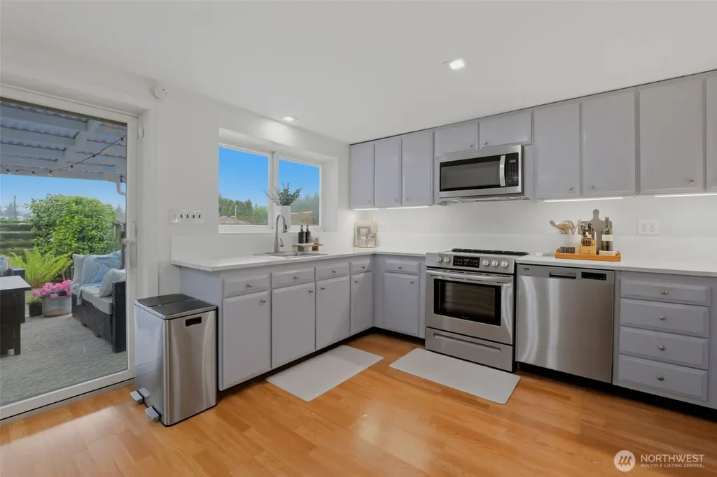 24303 59th Avenue W Mountlake Terrace WA 98043