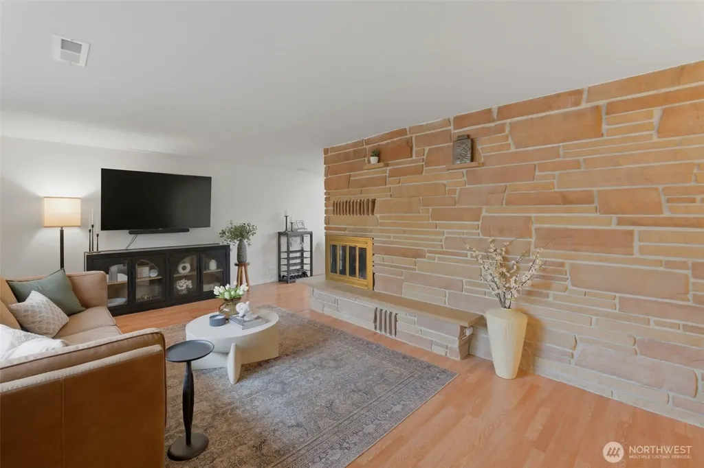 24303 59th Avenue W Mountlake Terrace WA 98043