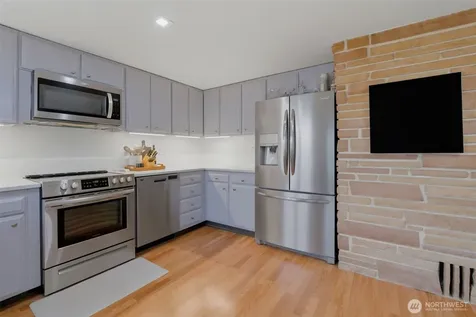24303 59th Avenue W Mountlake Terrace WA 98043