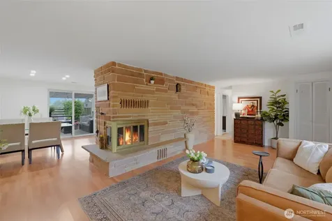 24303 59th Avenue W Mountlake Terrace WA 98043