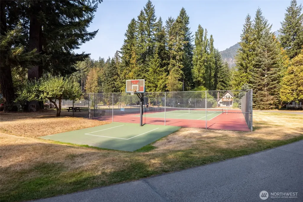 7082 Rainier Way Glacier WA 98244