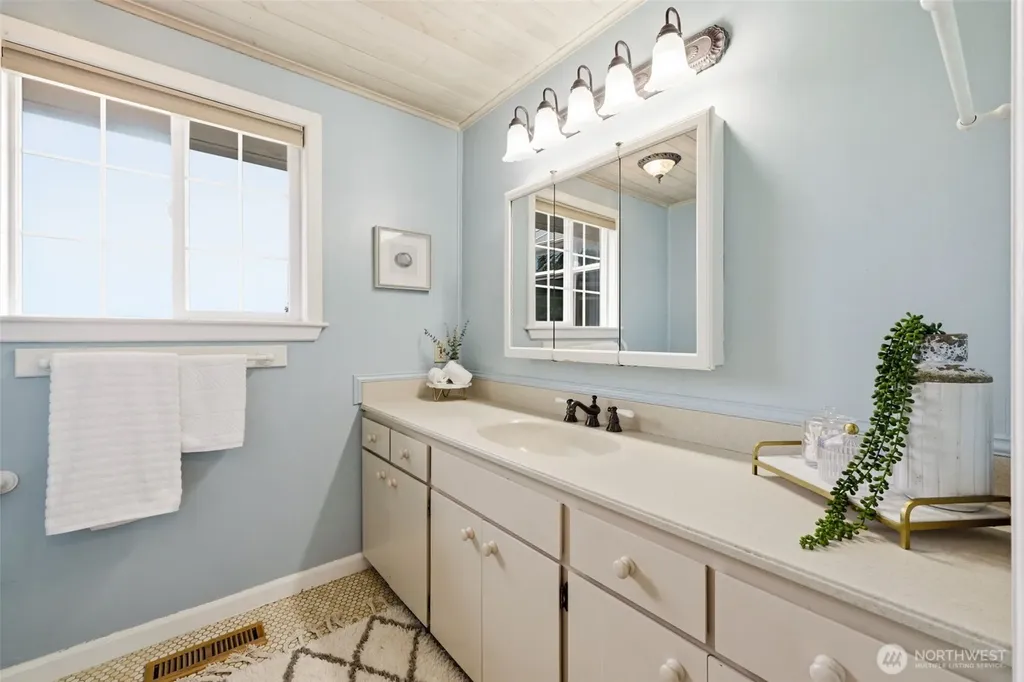 1510 Valley Drive NW Gig Harbor WA 98332