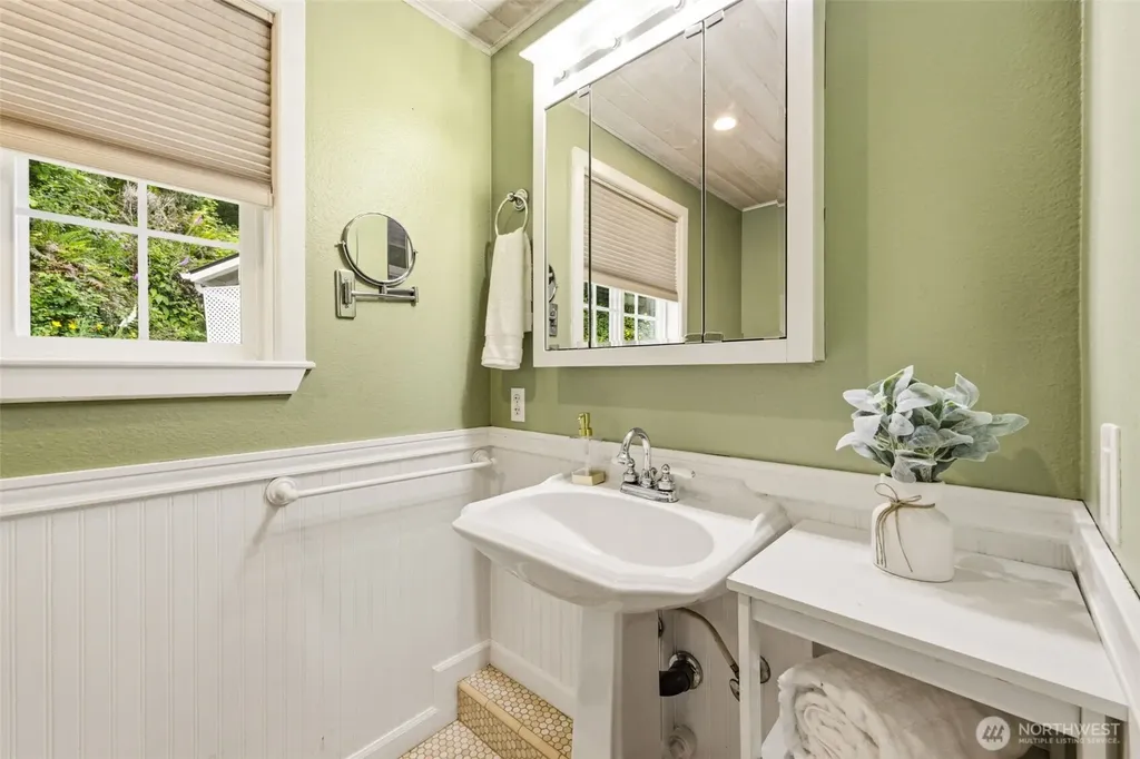 1510 Valley Drive NW Gig Harbor WA 98332