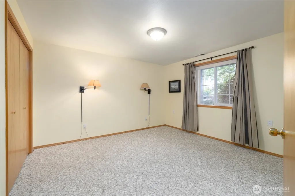 22736 Buchanan Street Mount Vernon WA 98273