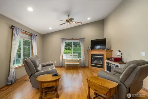 22736 Buchanan Street Mount Vernon WA 98273