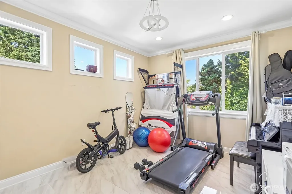 1006 N 28th Place Renton WA 98056