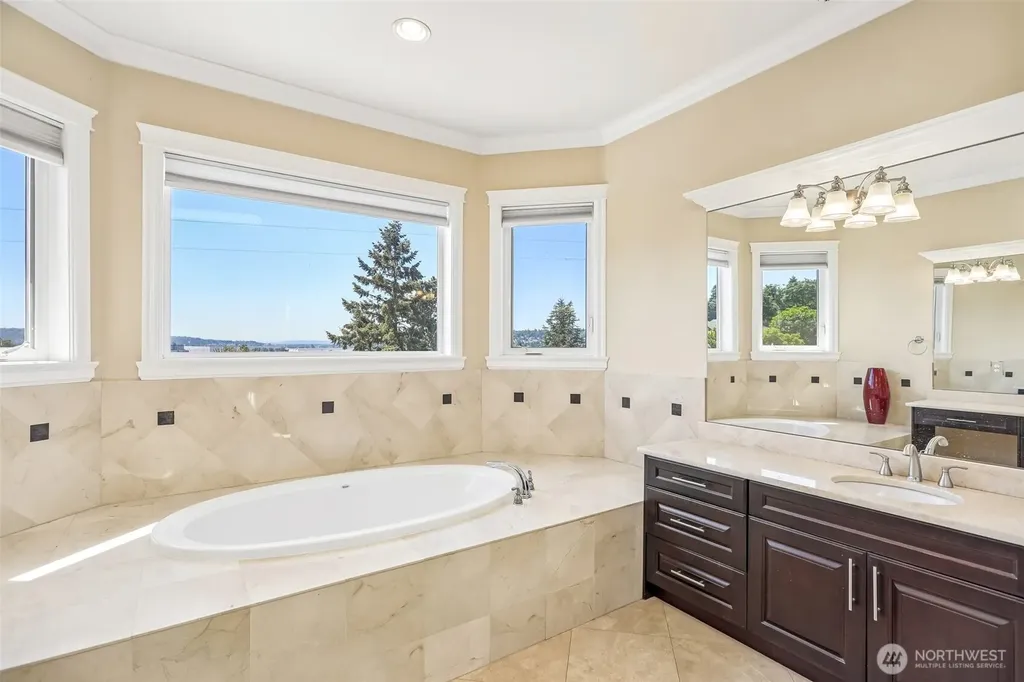 1006 N 28th Place Renton WA 98056