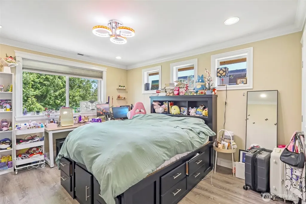 1006 N 28th Place Renton WA 98056