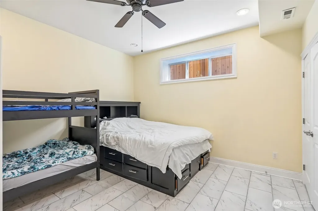 1006 N 28th Place Renton WA 98056