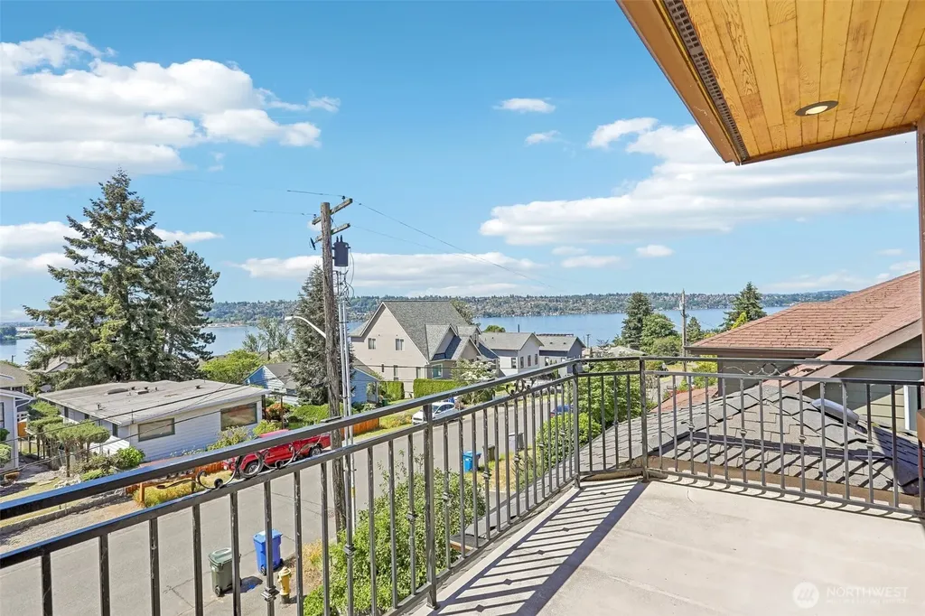 1006 N 28th Place Renton WA 98056