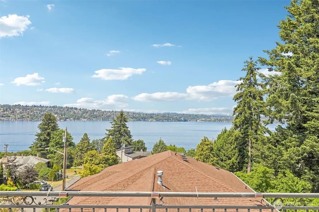 1006 N 28th Place Renton WA 98056