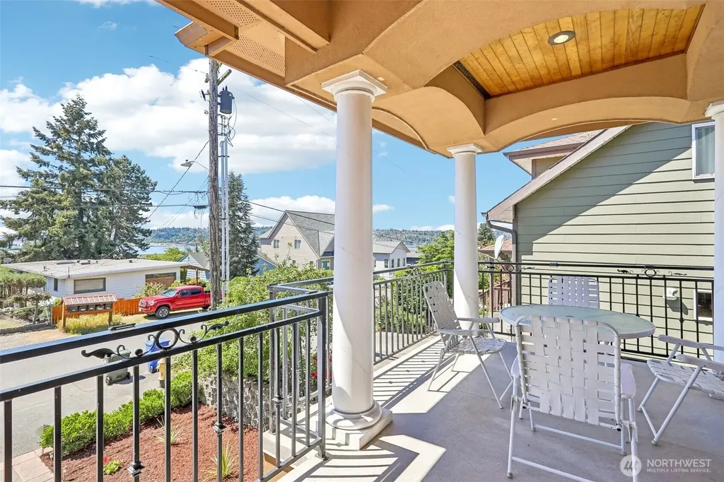 1006 N 28th Place Renton WA 98056