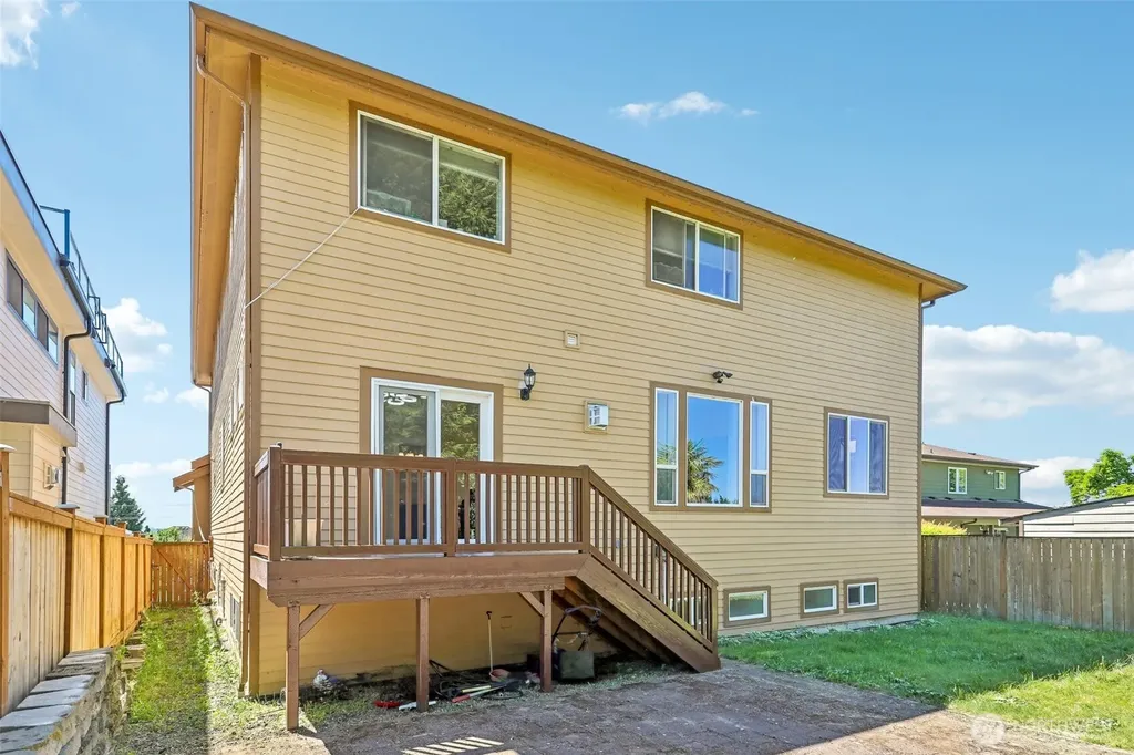 1006 N 28th Place Renton WA 98056