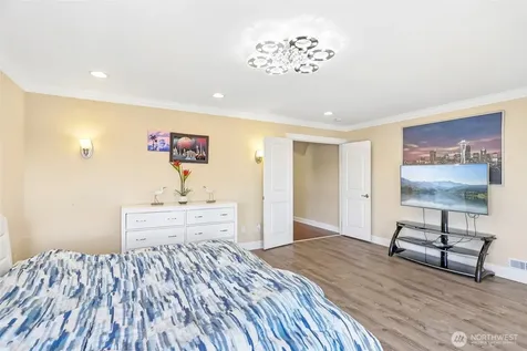 1006 N 28th Place Renton WA 98056