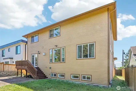 1006 N 28th Place Renton WA 98056