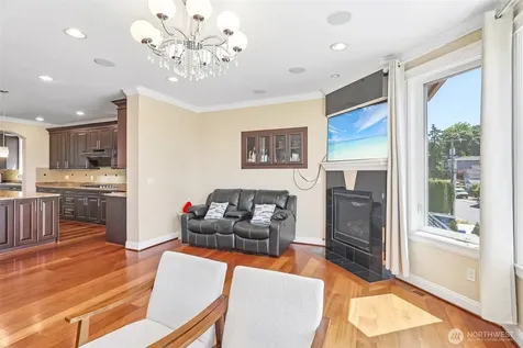 1006 N 28th Place Renton WA 98056