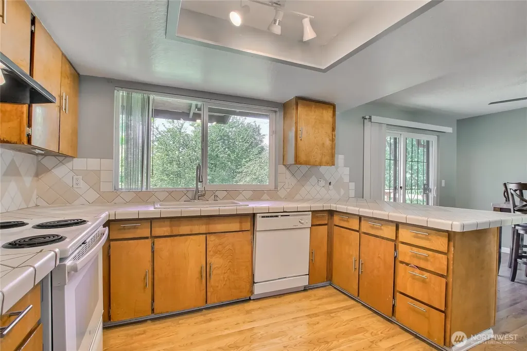 707 Alvord Avenue N Kent WA 98031