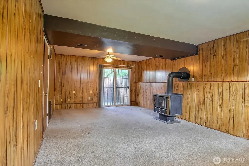 707 Alvord Avenue N Kent WA 98031