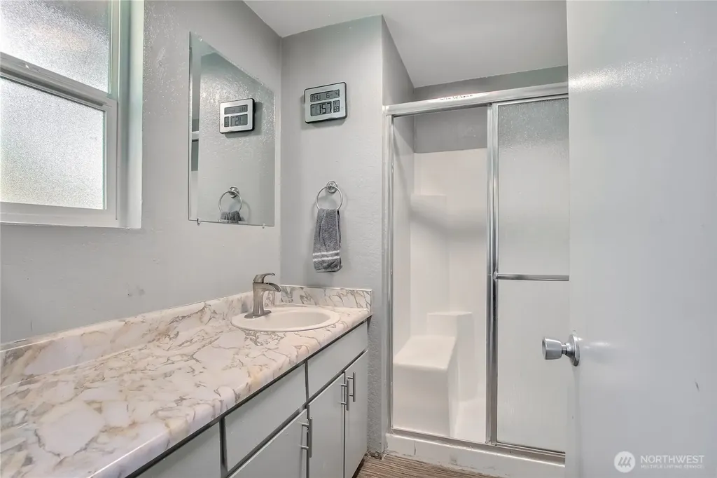 707 Alvord Avenue N Kent WA 98031