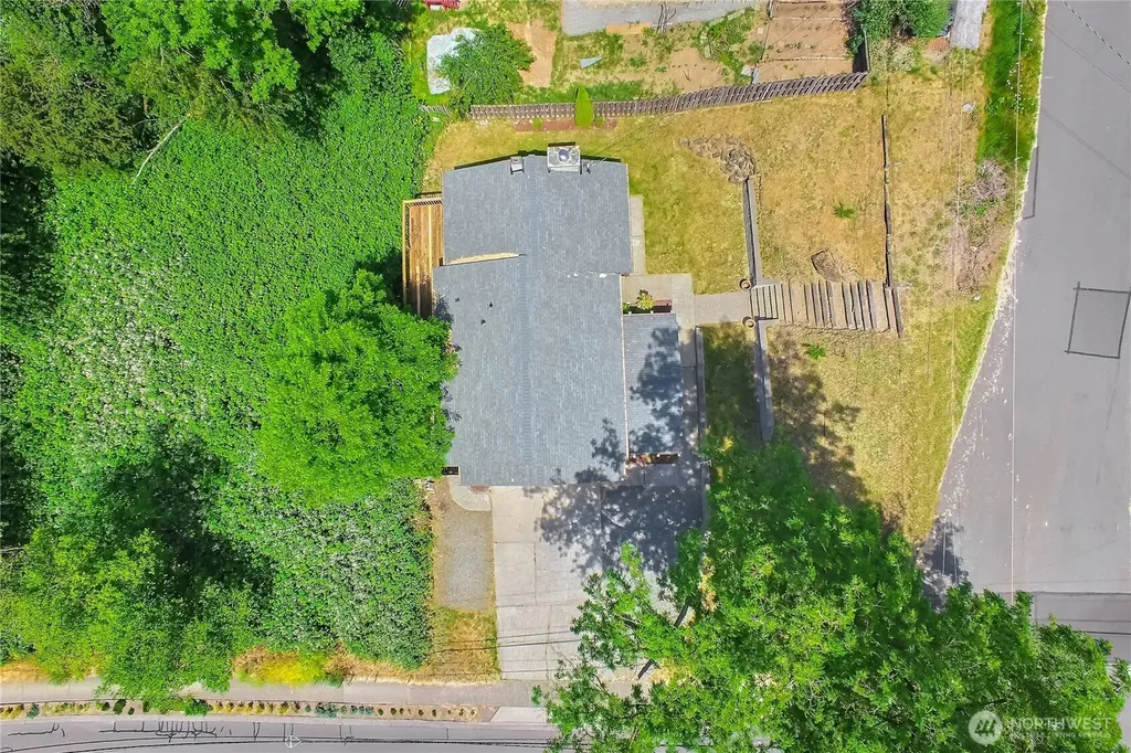 707 Alvord Avenue N Kent WA 98031