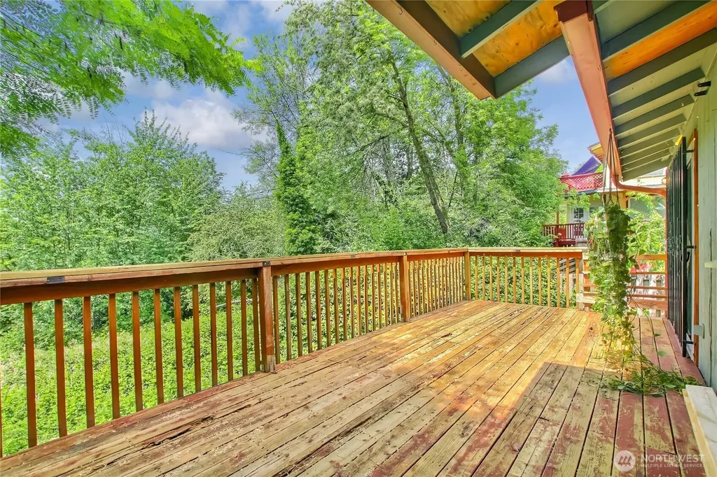 707 Alvord Avenue N Kent WA 98031