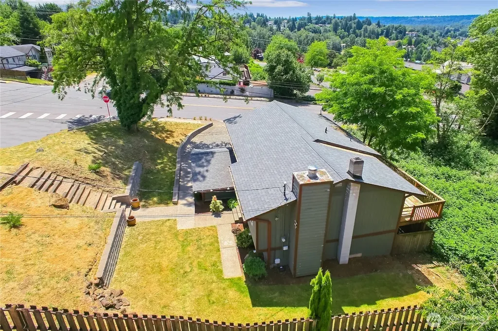 707 Alvord Avenue N Kent WA 98031