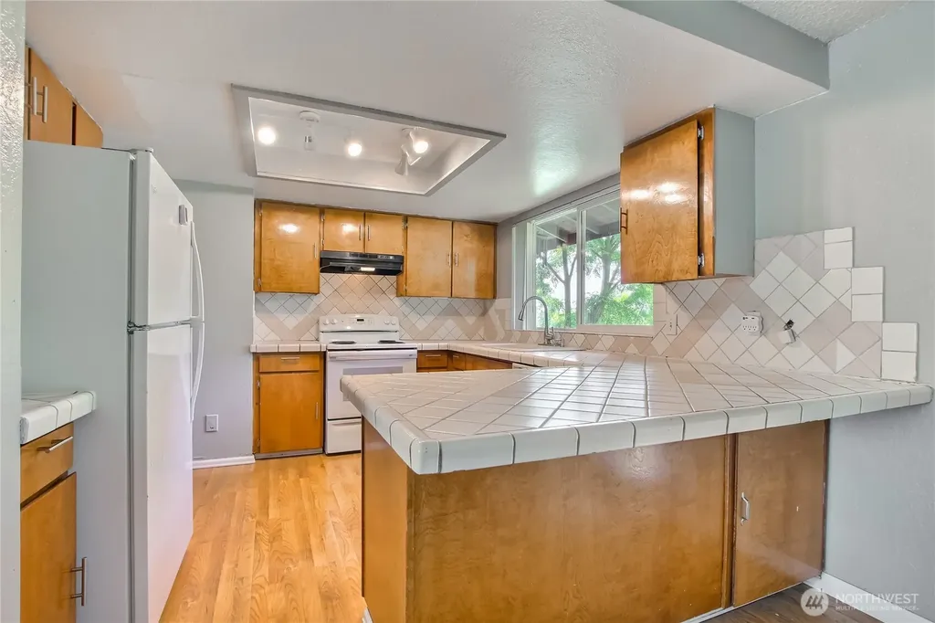 707 Alvord Avenue N Kent WA 98031