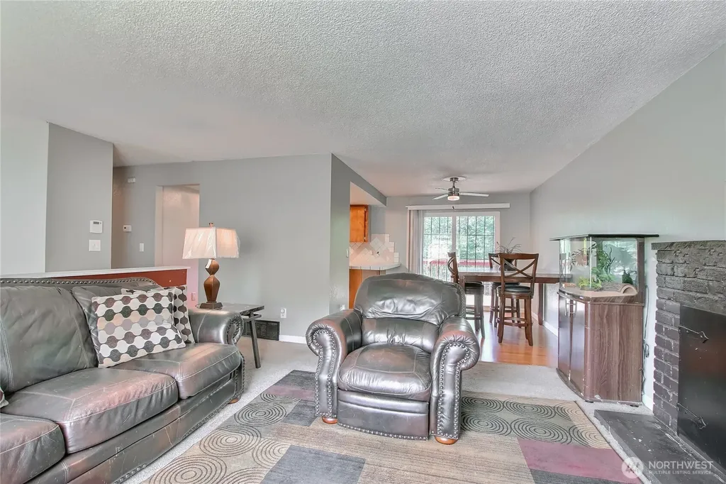 707 Alvord Avenue N Kent WA 98031