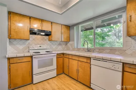 707 Alvord Avenue N Kent WA 98031