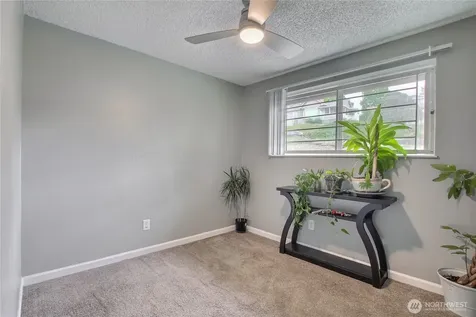 707 Alvord Avenue N Kent WA 98031