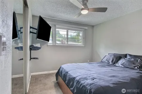 707 Alvord Avenue N Kent WA 98031
