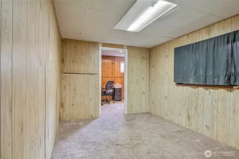 707 Alvord Avenue N Kent WA 98031