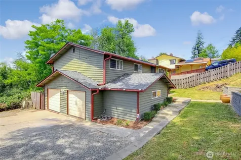 707 Alvord Avenue N Kent WA 98031