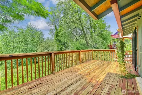 707 Alvord Avenue N Kent WA 98031