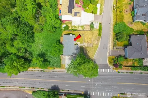 707 Alvord Avenue N Kent WA 98031