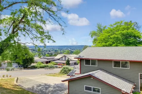 707 Alvord Avenue N Kent WA 98031