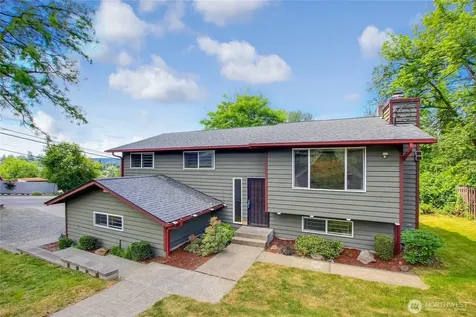 707 Alvord Avenue N Kent WA 98031