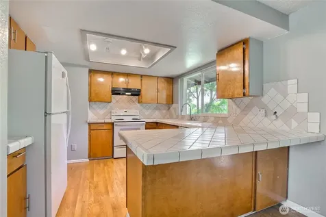 707 Alvord Avenue N Kent WA 98031