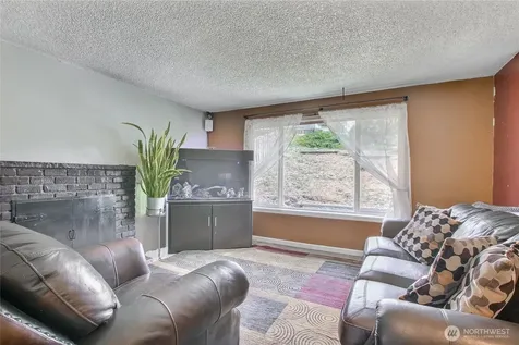 707 Alvord Avenue N Kent WA 98031