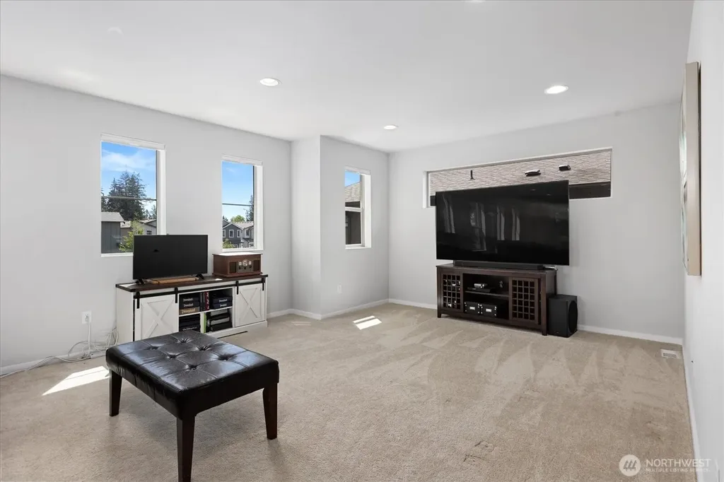 9 150th Place NW Lynnwood WA 98087