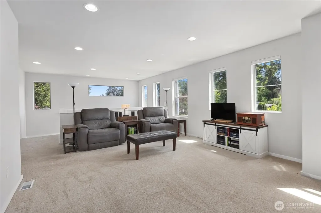 9 150th Place NW Lynnwood WA 98087