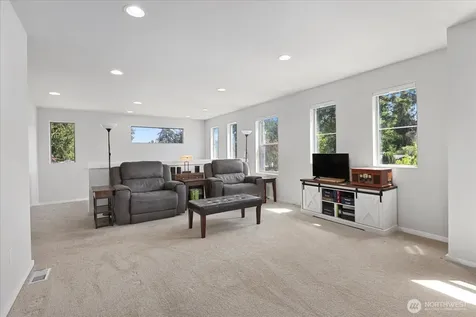 9 150th Place NW Lynnwood WA 98087